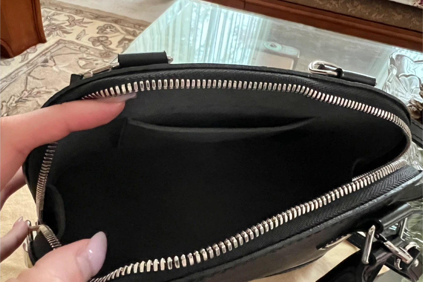 LV Alma BB Black Epi - photo 3