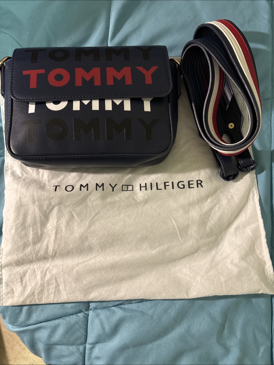 Tommy Hilfiger Crossbody Bag - Navy🥕
