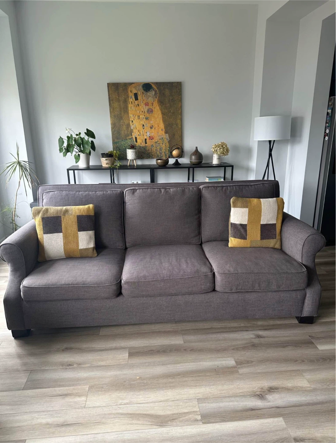 Confortable Grey Couch – Great Condition - photo 2