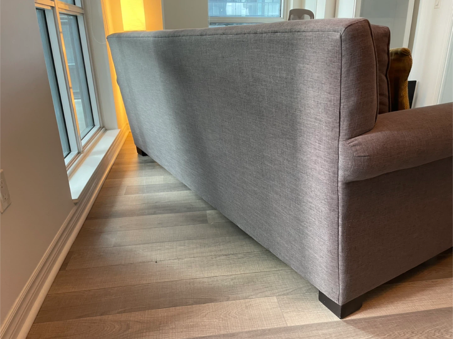 Confortable Grey Couch – Great Condition - photo 4