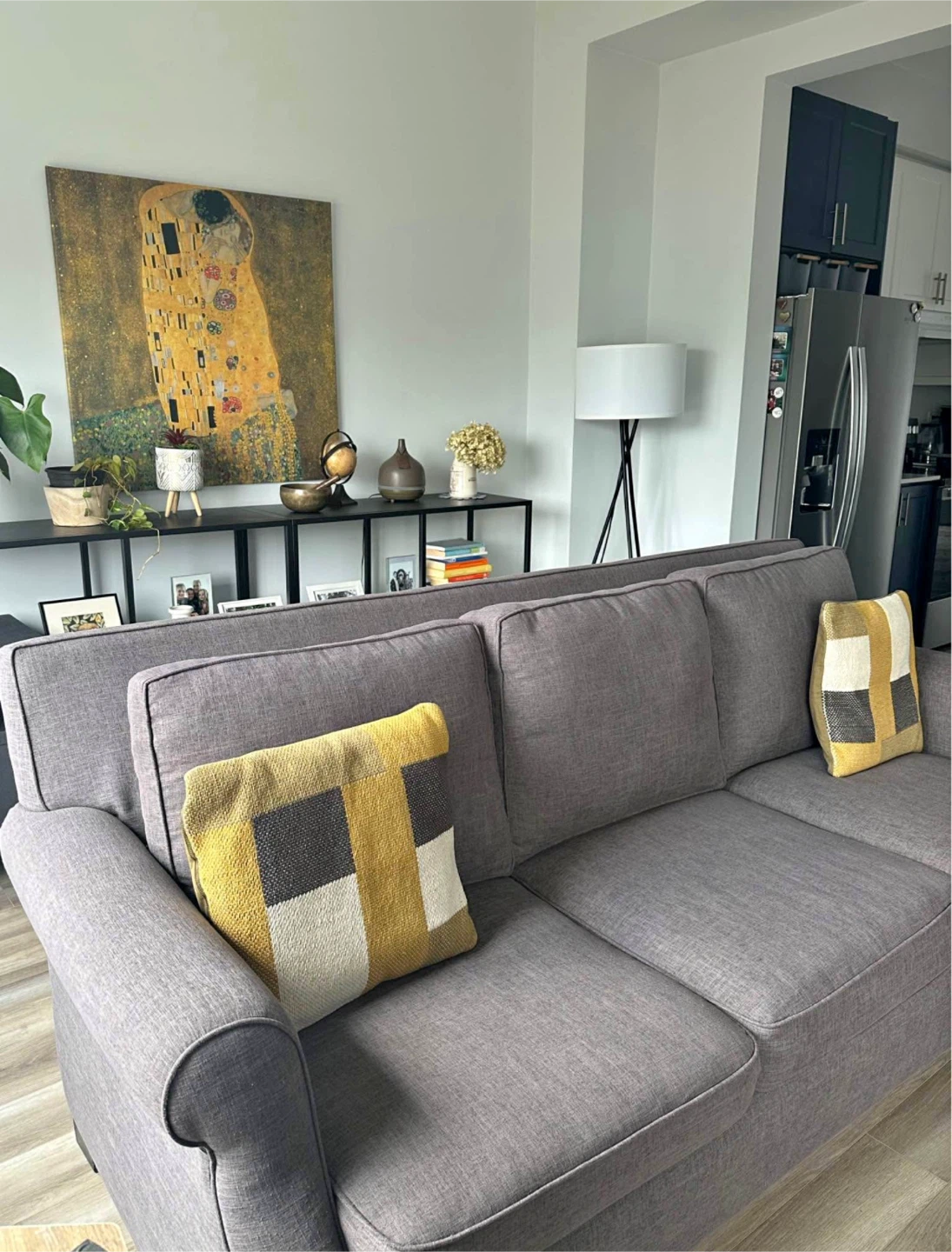 Confortable Grey Couch – Great Condition