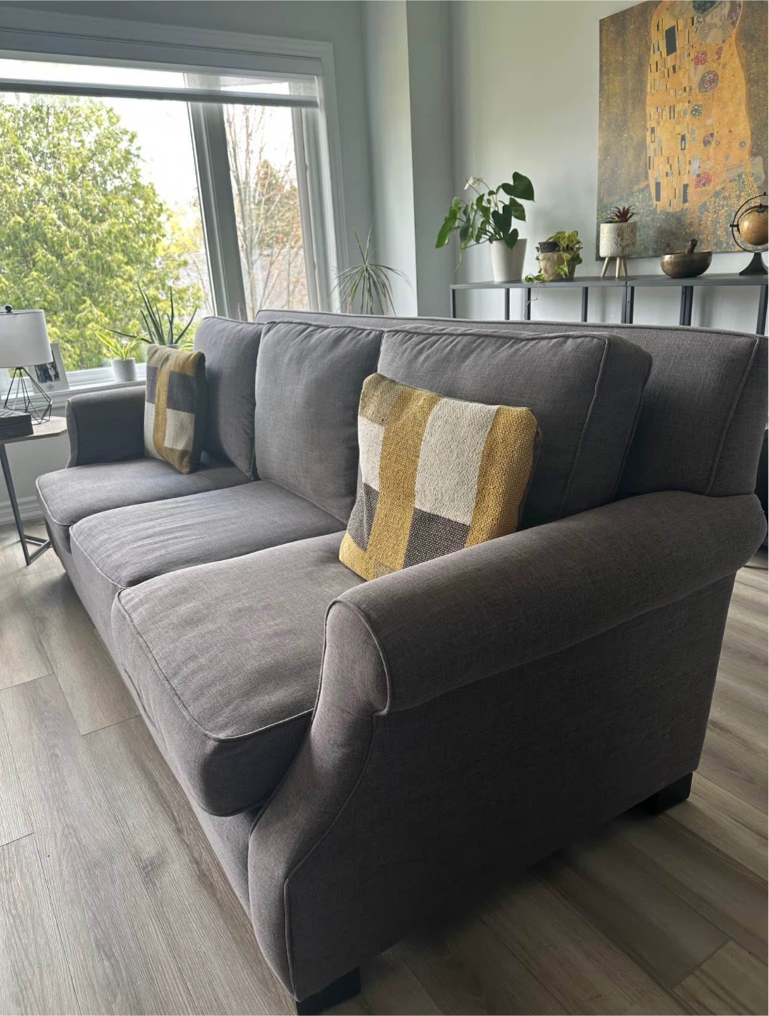 Confortable Grey Couch – Great Condition - photo 3