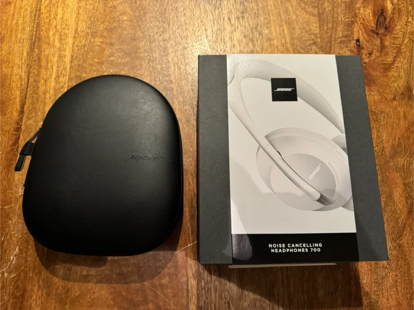 Bose Noise Cancelling Headphones NC700 - Silver image indicator(2)