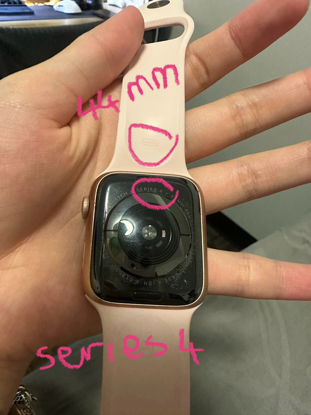 Apple watch series 4 - 44mm in rose gold - photo 4