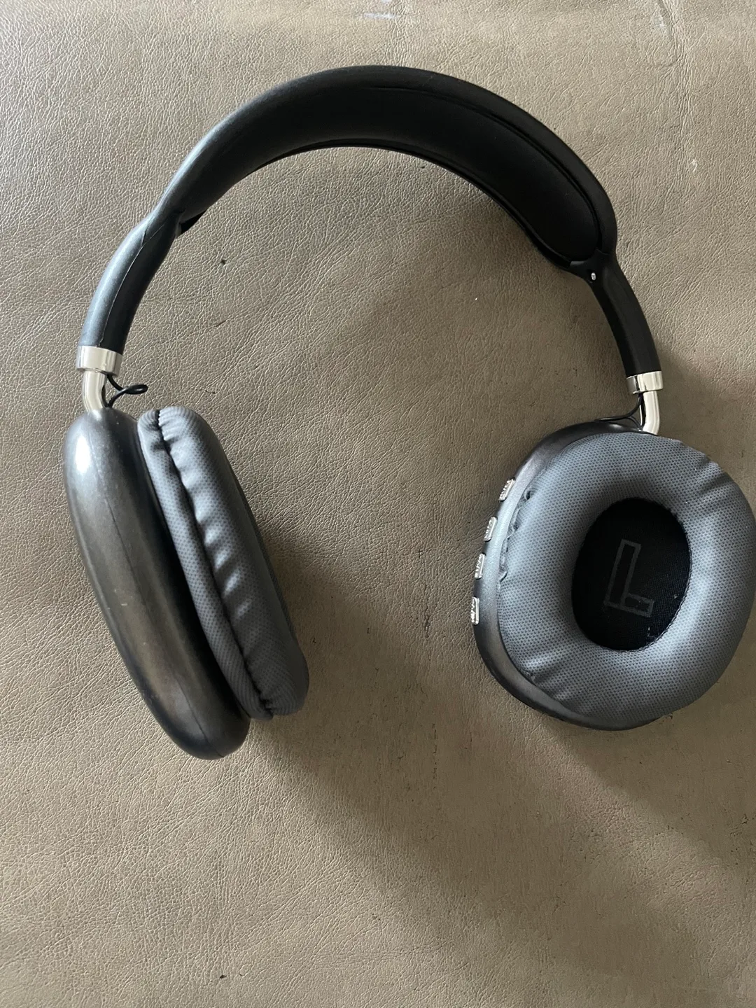 Wireless Bluetooth Headphones – 3.5mm & USB-C Charging 🔌 thumbnail