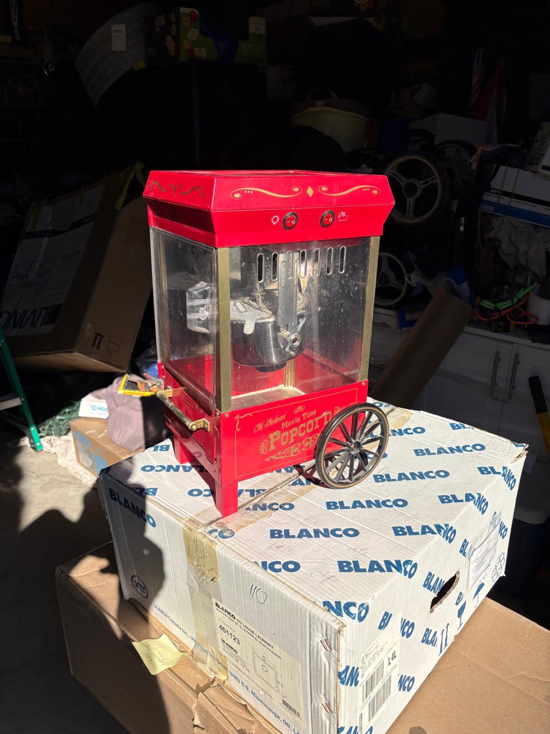 Vintage Style Popcorn Machine - Movie Time