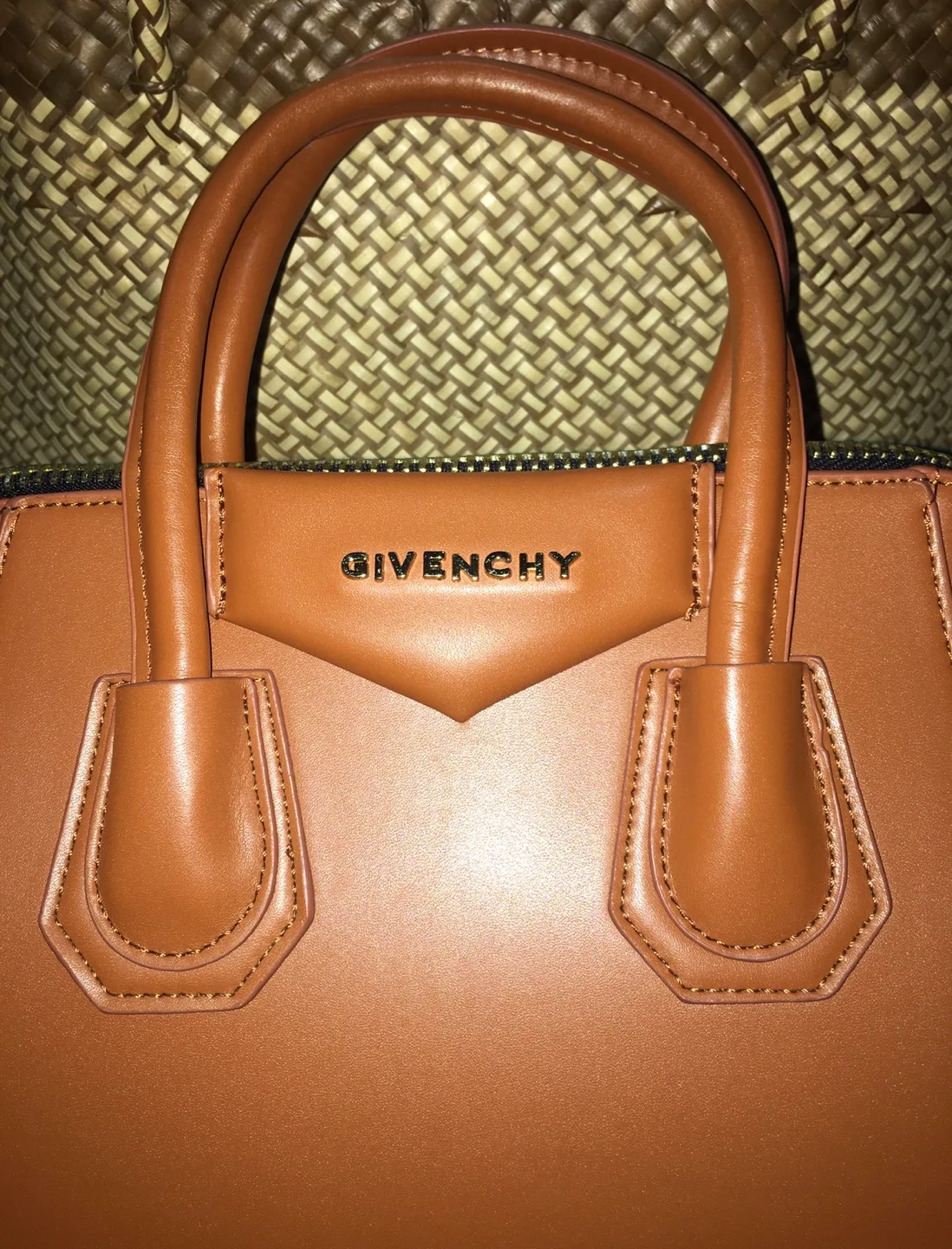 Givenchy Antigona Medium Leather Handbag thumbnail