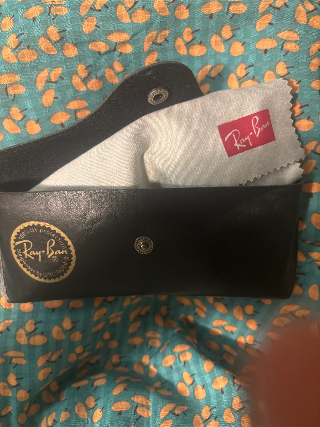 Ray-Ban Aviator Sunglasses with Case image indicator(2)