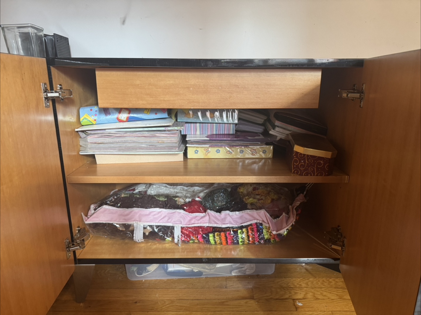 $50 Gorgeous 4 door Chest! - photo 5