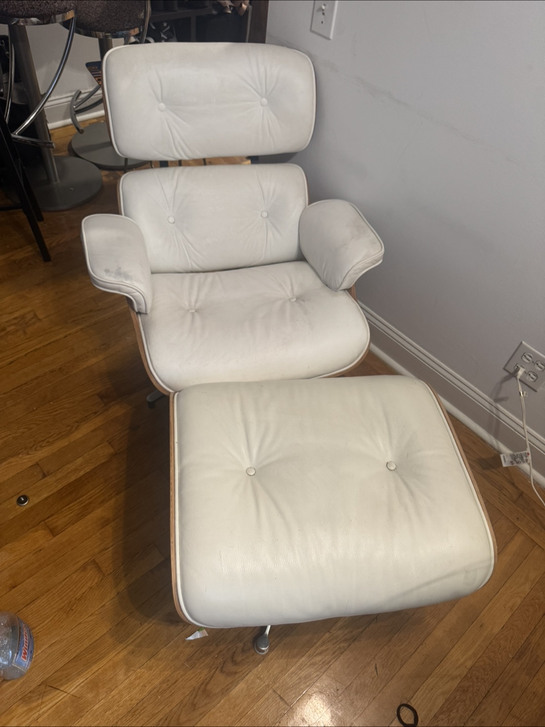 $150 Eames Replica Lounge Chair and Ottoman - White Leather - photo 3