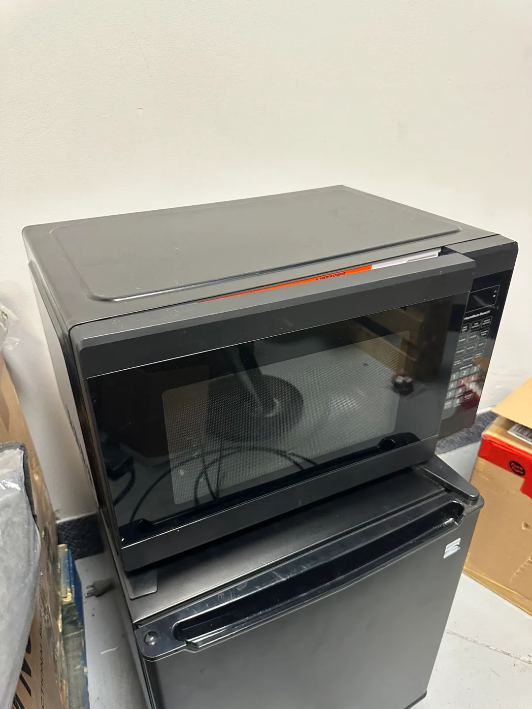 Hamilton Beach Microwave Oven - Black thumbnail