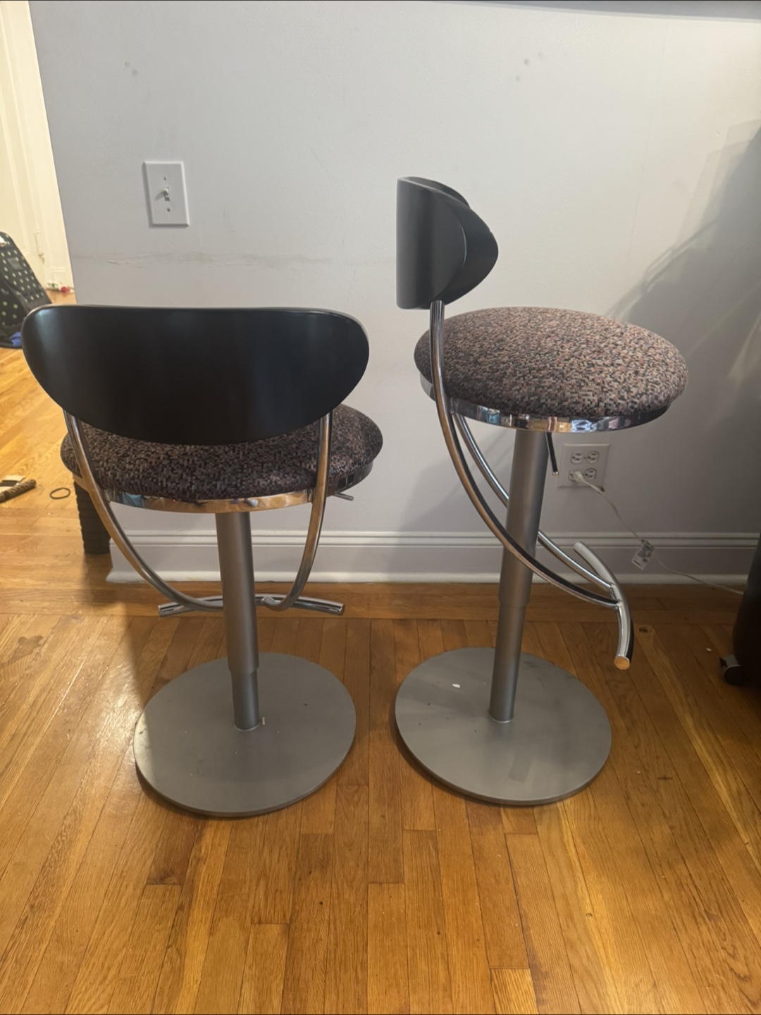 Set of 2 Chrome Swivel Bar Stools - photo 3