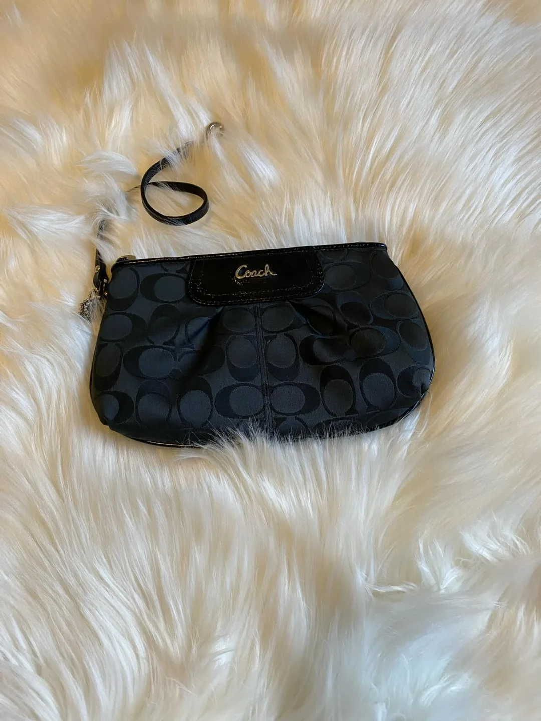 EUC - Coach Madison large Wristlet image indicator(3)