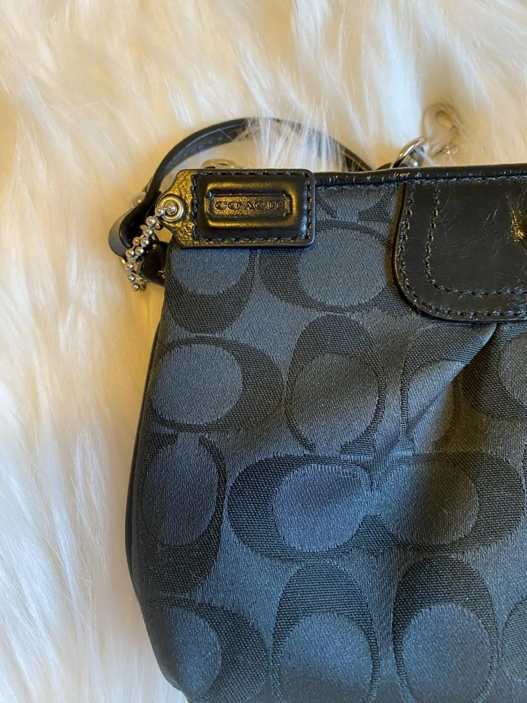 EUC - Coach Madison large Wristlet image indicator(4)