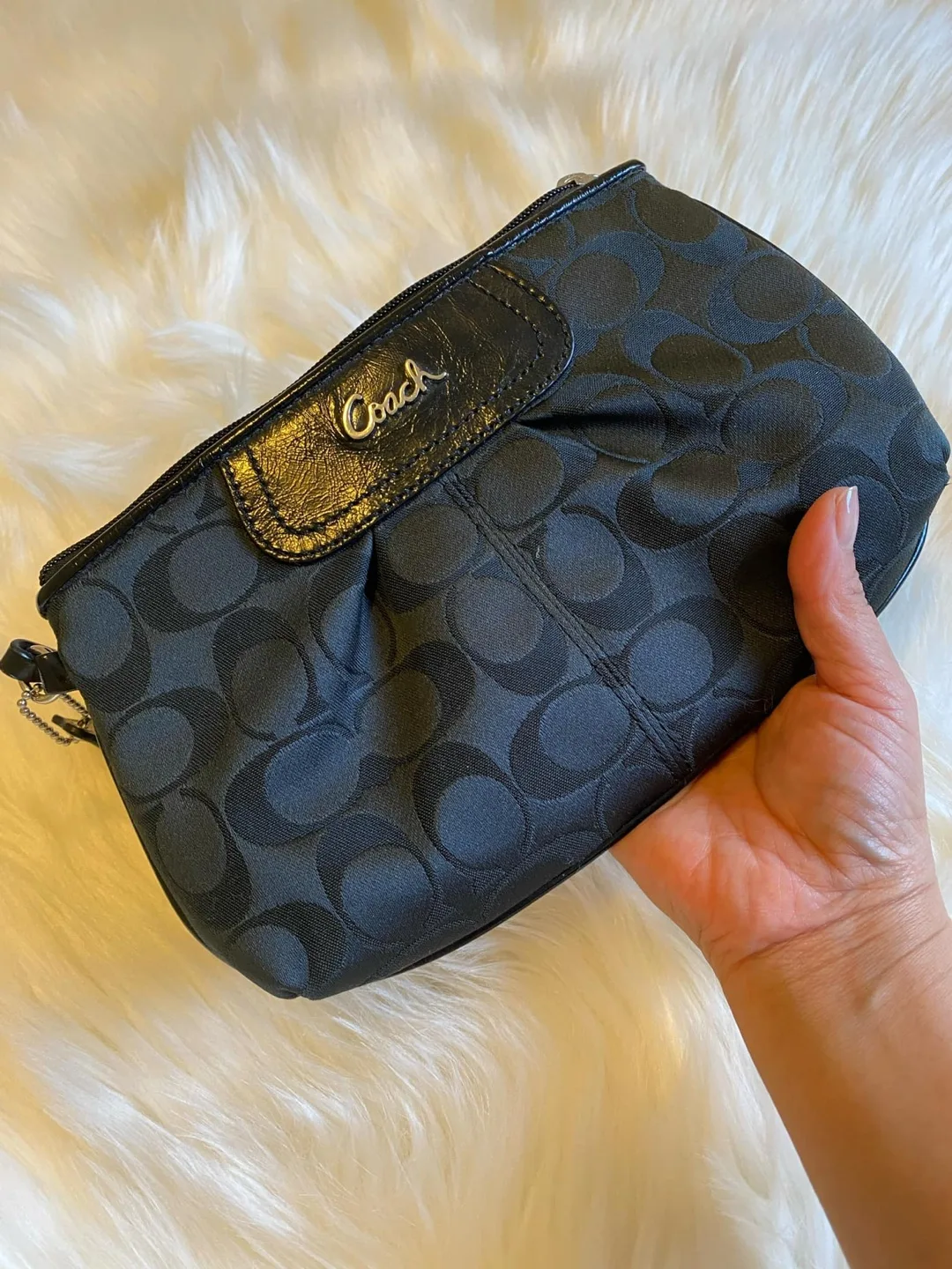 EUC - Coach Madison large Wristlet image indicator(8)