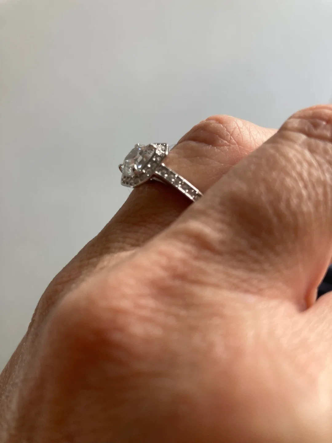 Swarovski Ring size 5 image indicator(2)