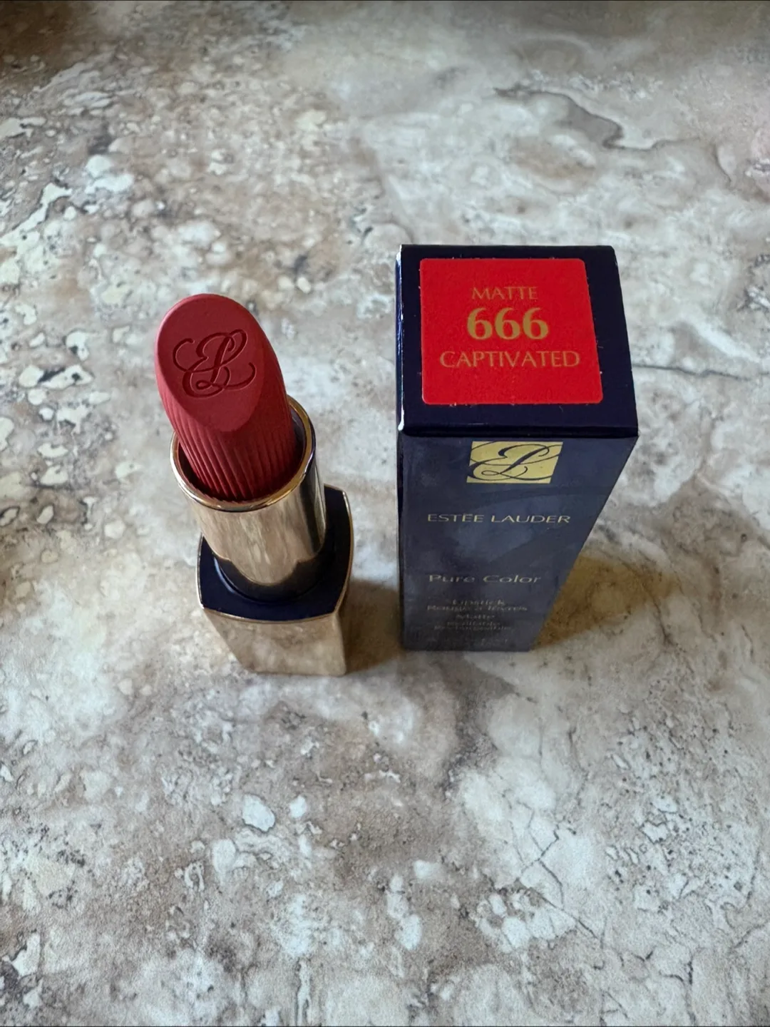 Estée Lauder Pure Colour Lipstick - Captivated thumbnail