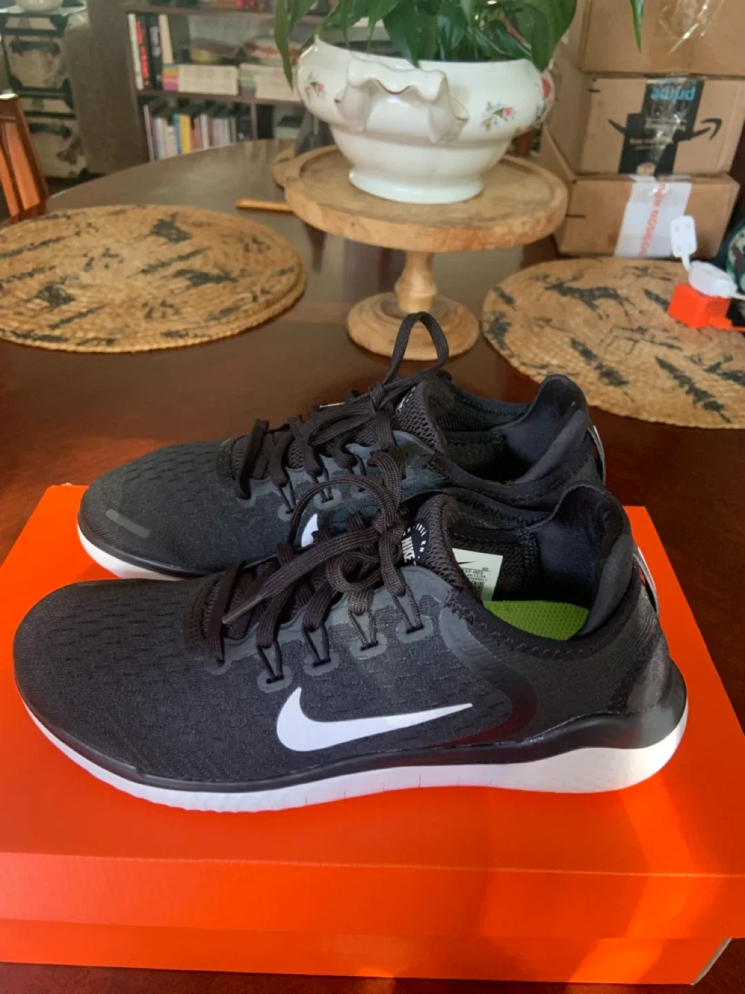 NEW Nike Free RN 2018 Black Running Shoes - Size 5 image indicator(3)