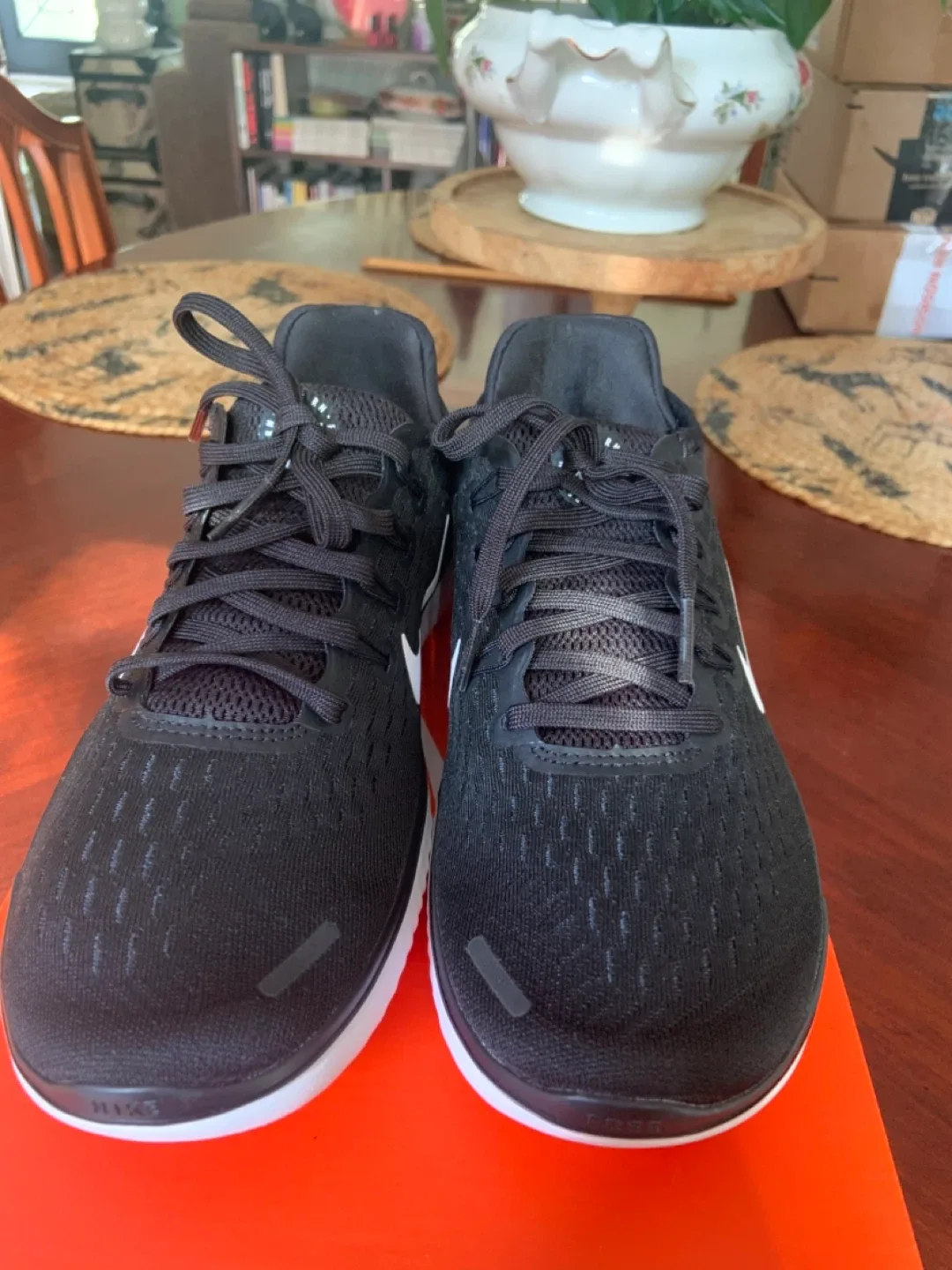 NEW Nike Free RN 2018 Black Running Shoes - Size 5 image indicator(4)