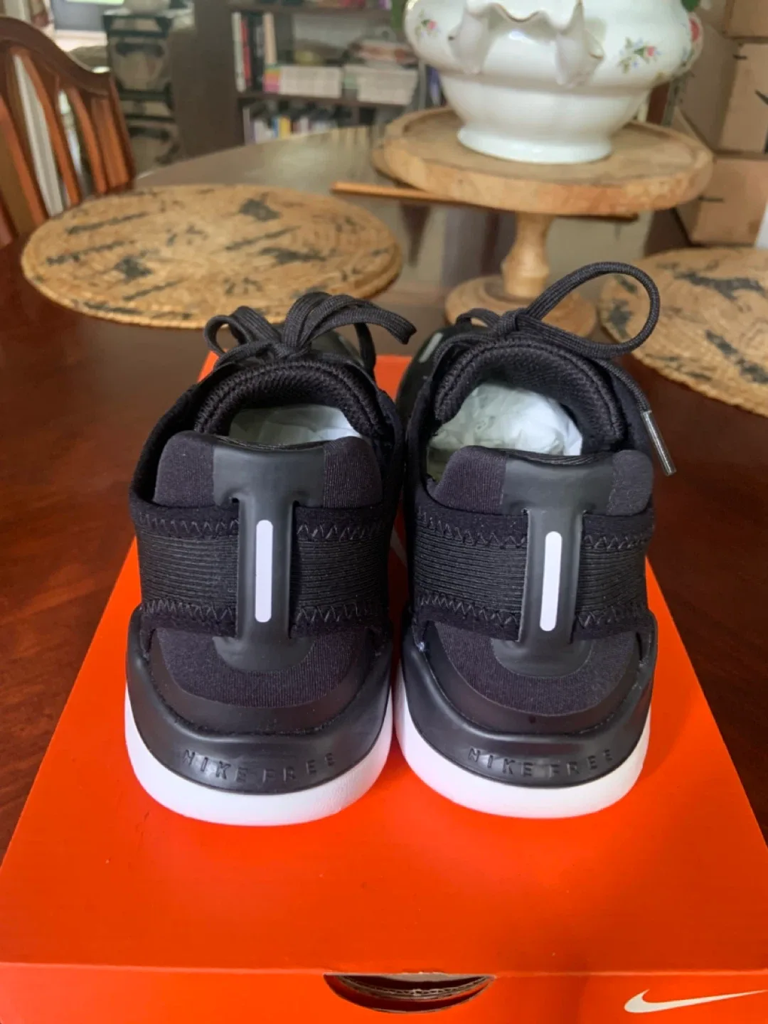 NEW Nike Free RN 2018 Black Running Shoes - Size 5 image indicator(5)