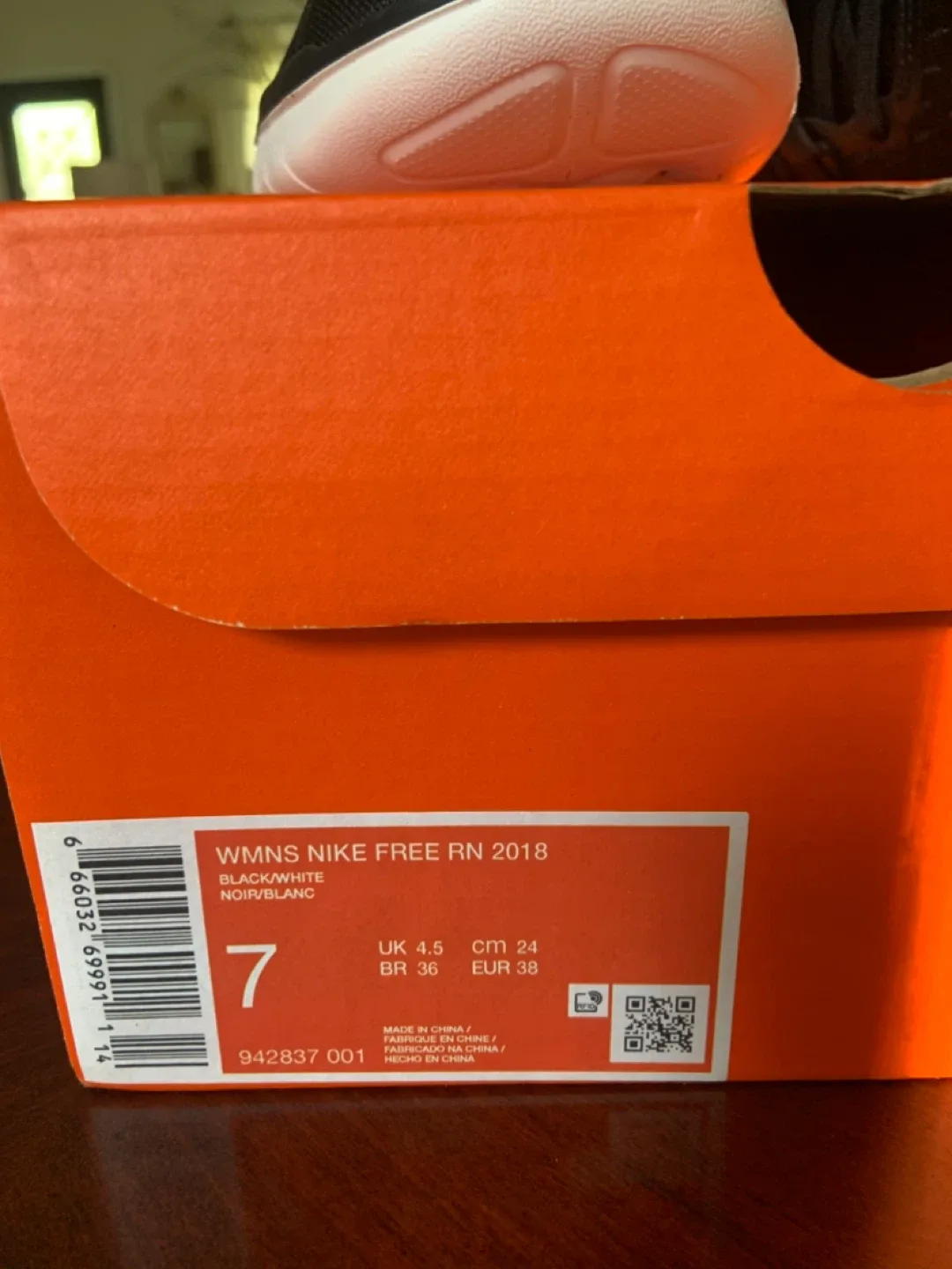 NEW Nike Free RN 2018 Black Running Shoes - Size 5 image indicator(9)