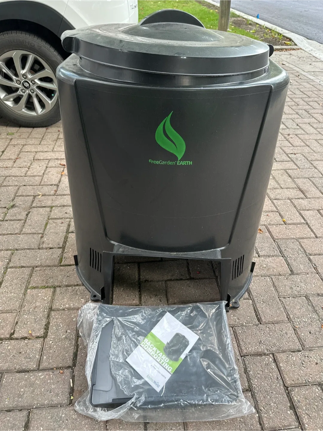FreeGarden EARTH Composter - Backyard Composting thumbnail
