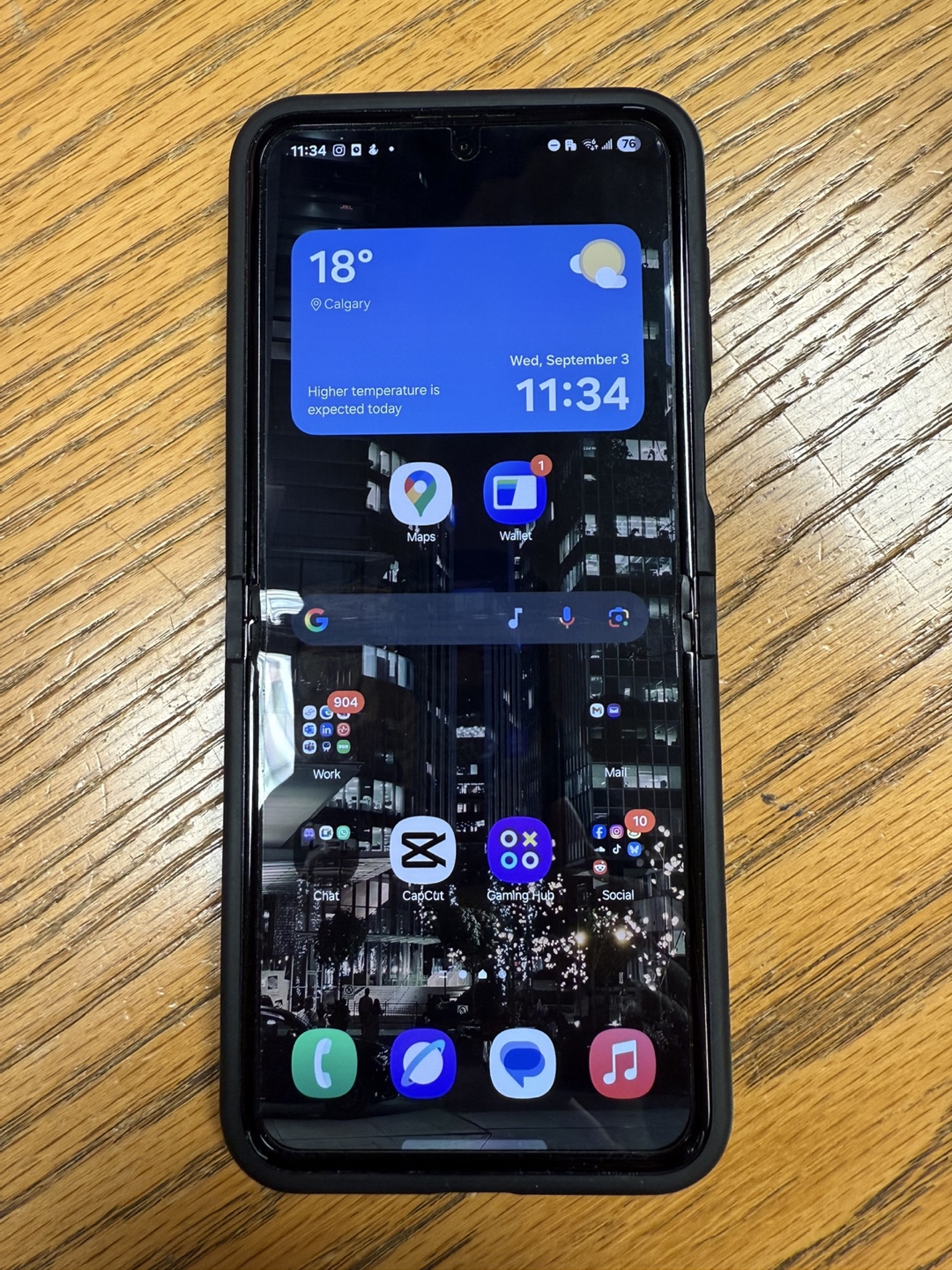 Used Samsung Galaxy Z Flip5 - 256GB Black - photo 2