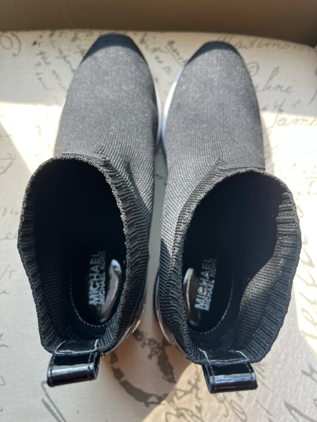 MICHAEL KORS women stretch knitted sneakers Size 8.5-9 image indicator(6)