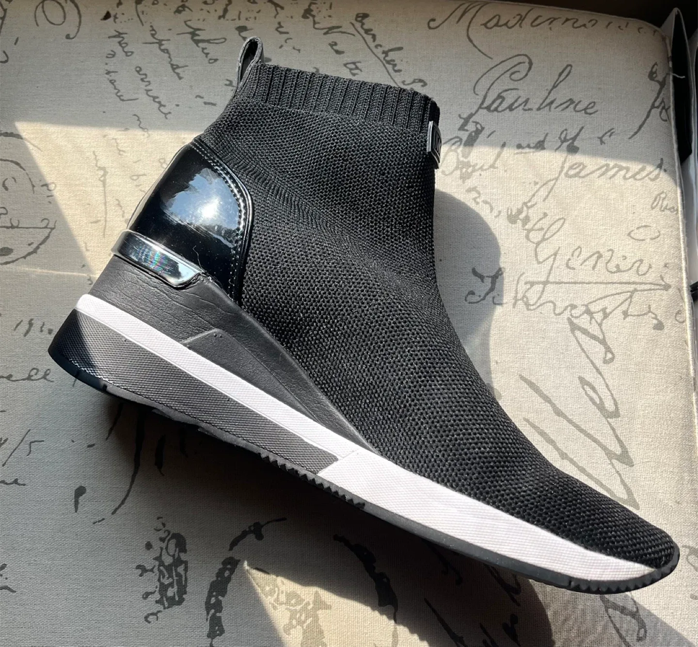 MICHAEL KORS women stretch knitted sneakers Size 8.5-9 image indicator(4)