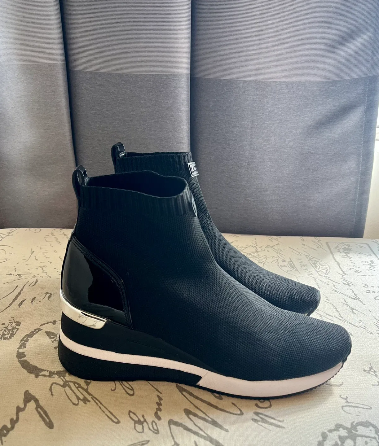 MICHAEL KORS women stretch knitted sneakers Size 8.5-9 image indicator(9)