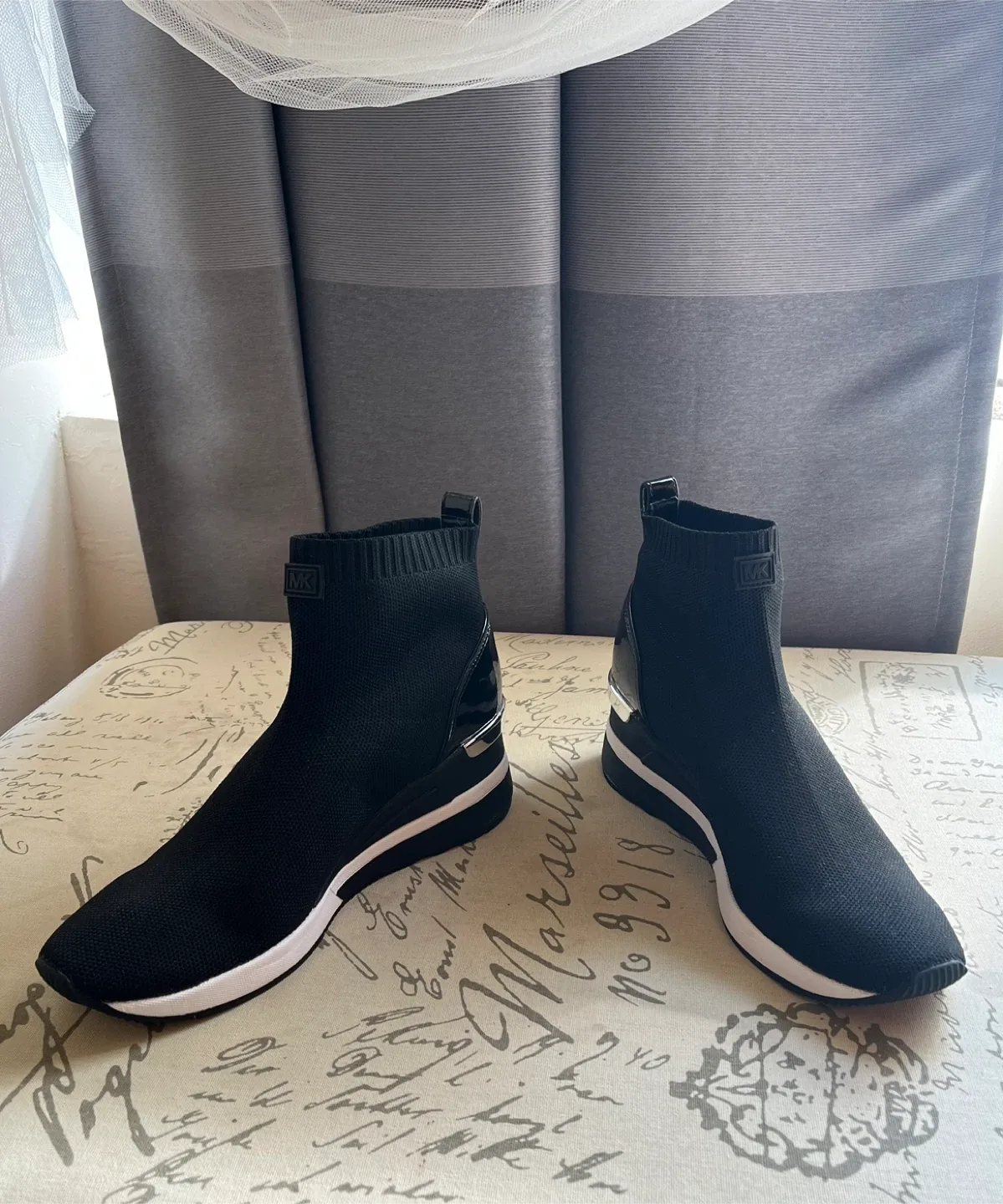 MICHAEL KORS women stretch knitted sneakers Size 8.5-9 image indicator(8)