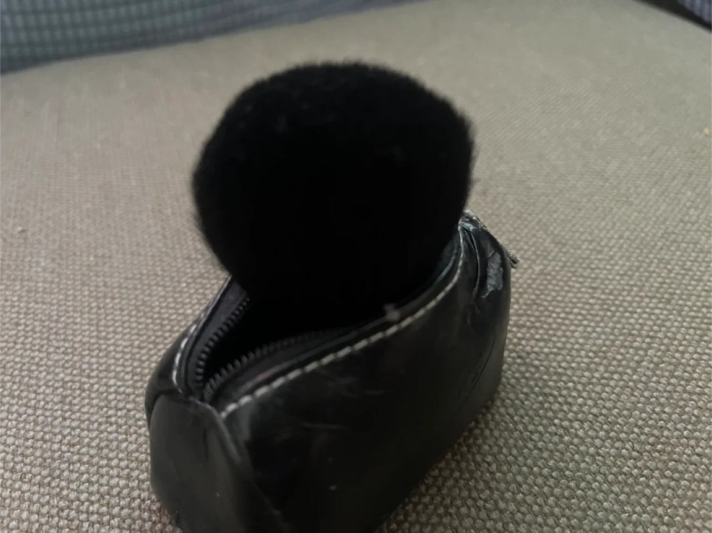 New Cover FX Powder Brush with Pouch image indicator(3)