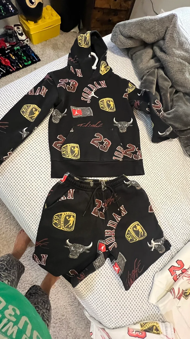 Jordan Flight 23 Hoodie & Shorts Set thumbnail