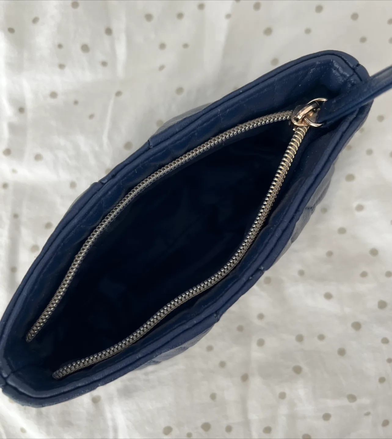 Cle de Peau Pouch- Navy Blue image indicator(2)