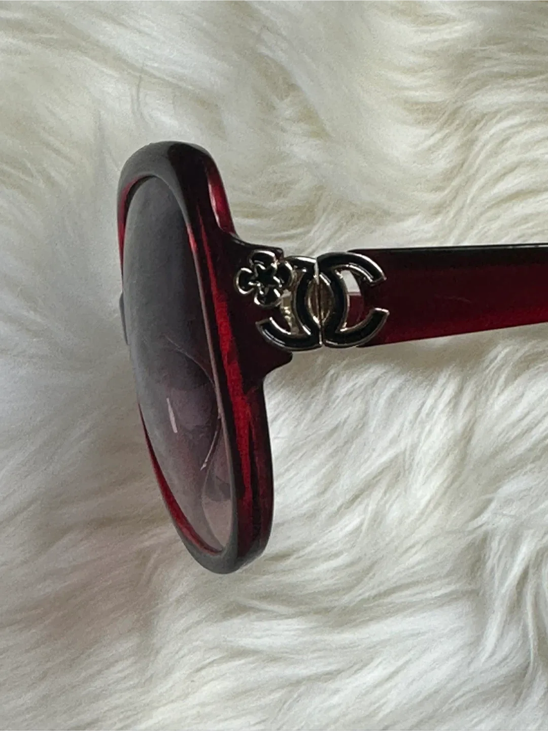 Bundle of Ladies Sunglasses: $10 for All! 😎🕶️ image indicator(3)