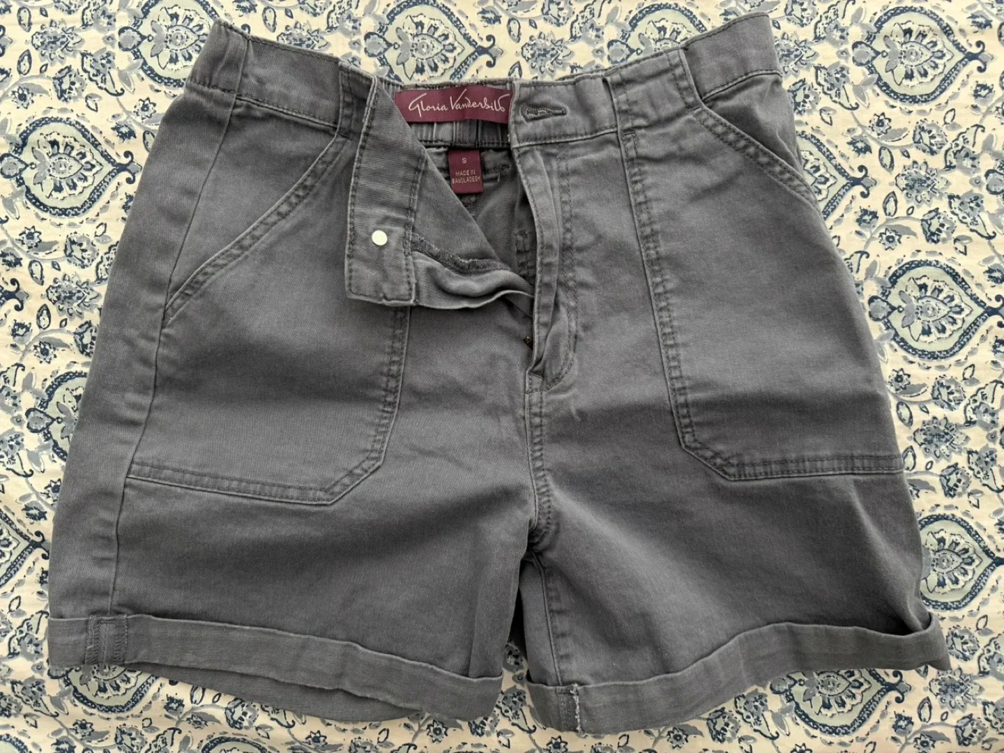 Gloria Vanderbilt Women's Shorts - Size S thumbnail