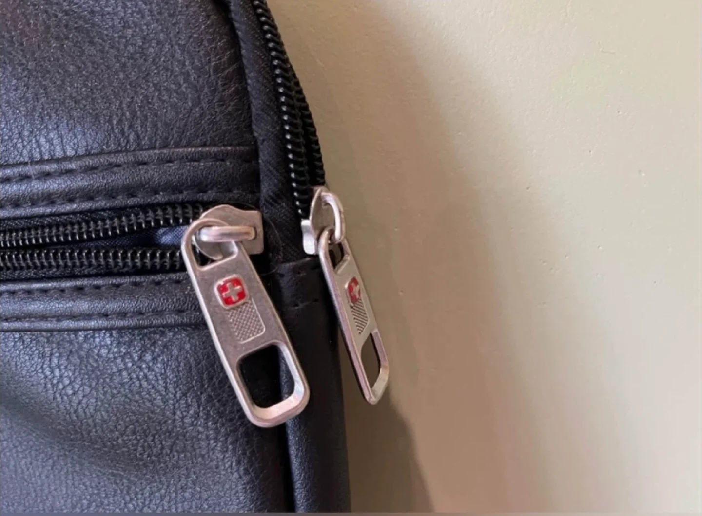 SWISS GEAR Laptop Sleeve image indicator(4)