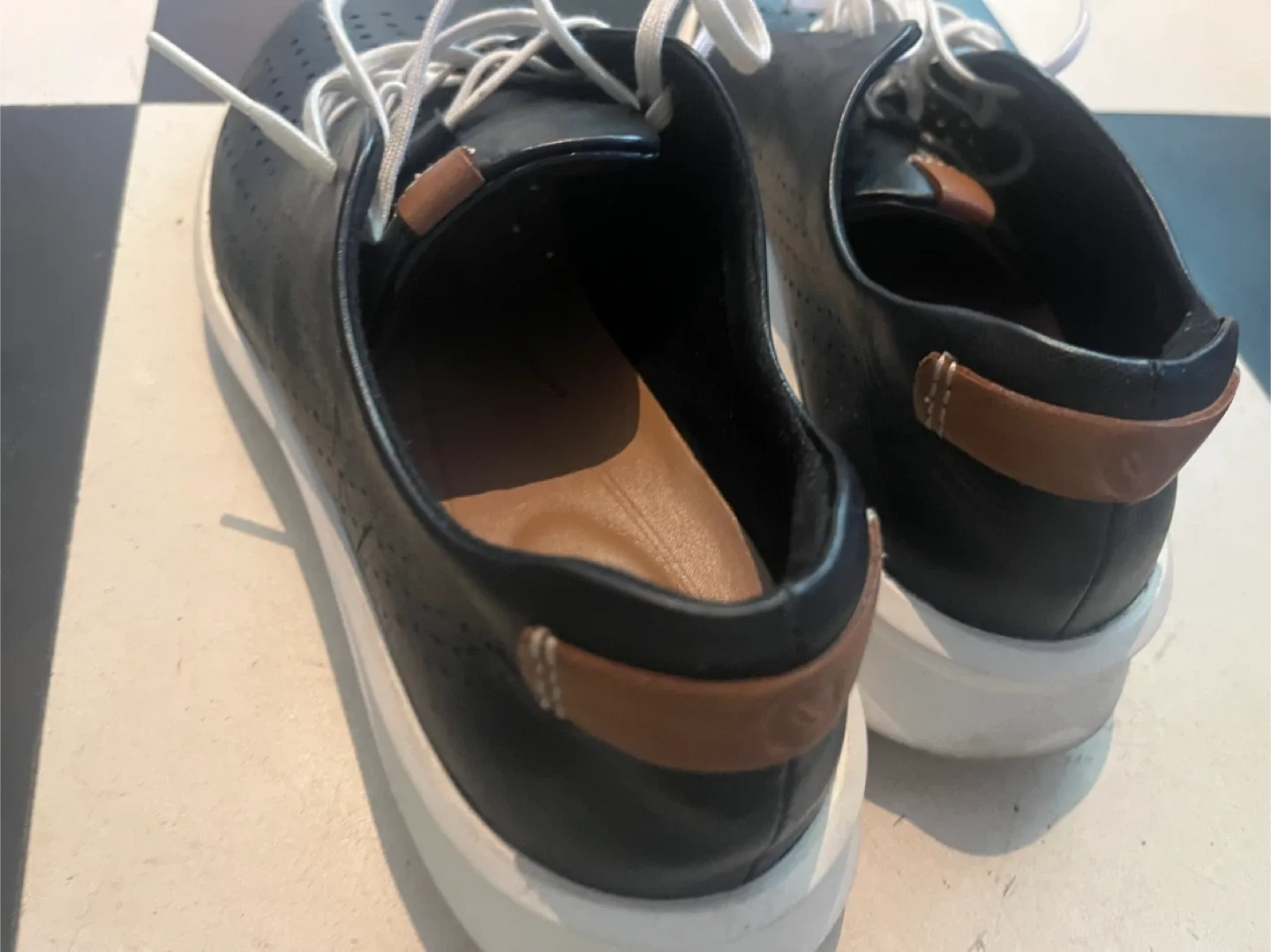 Clarks Unstructured Black Leather Sneakers image indicator(2)