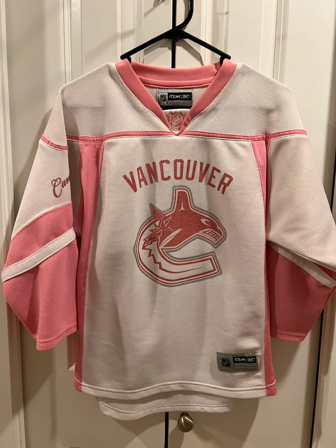 Vancouver Canucks Breast Cancer Awareness Jersey image indicator(2)