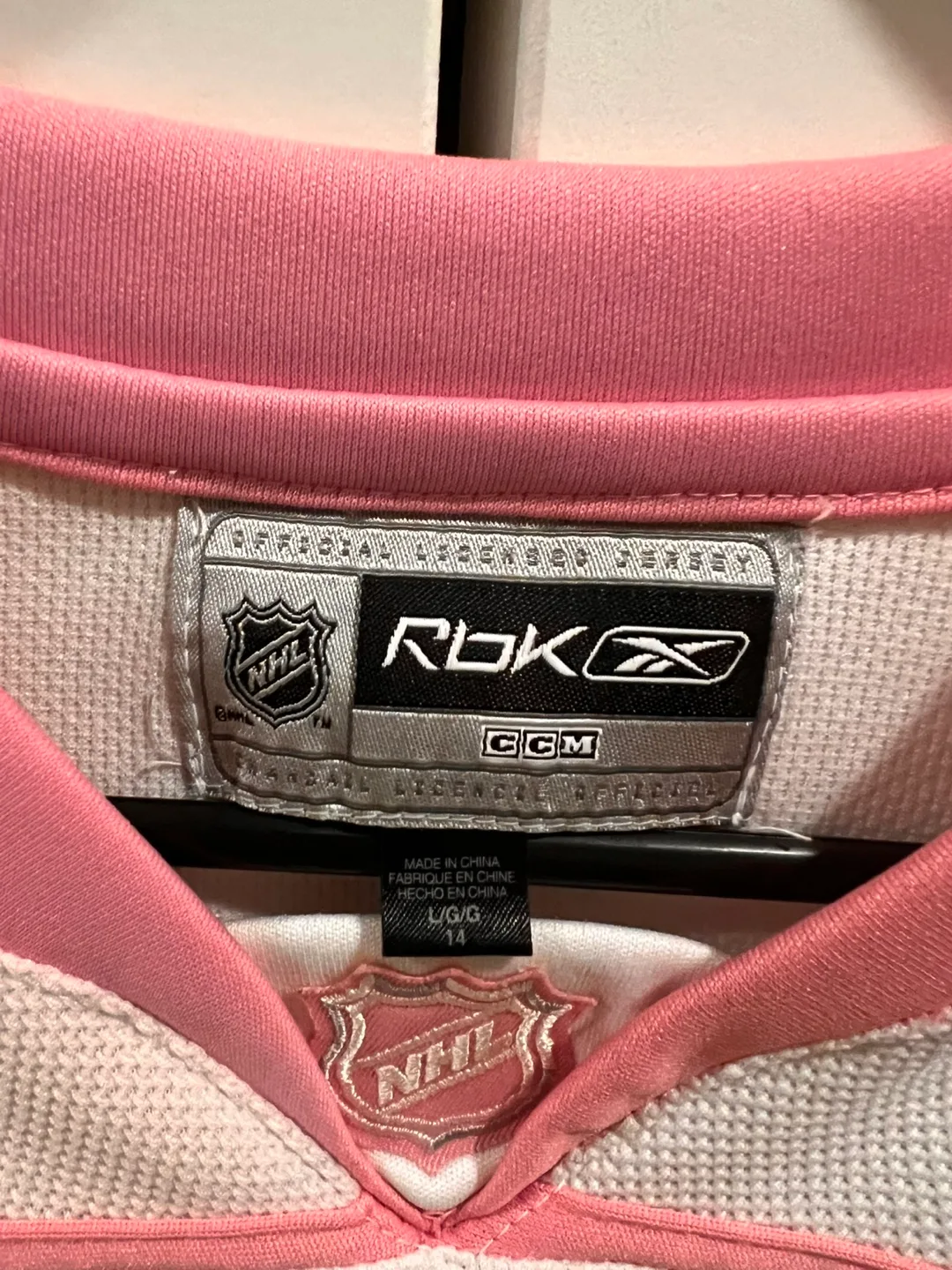 Vancouver Canucks Breast Cancer Awareness Jersey image indicator(3)