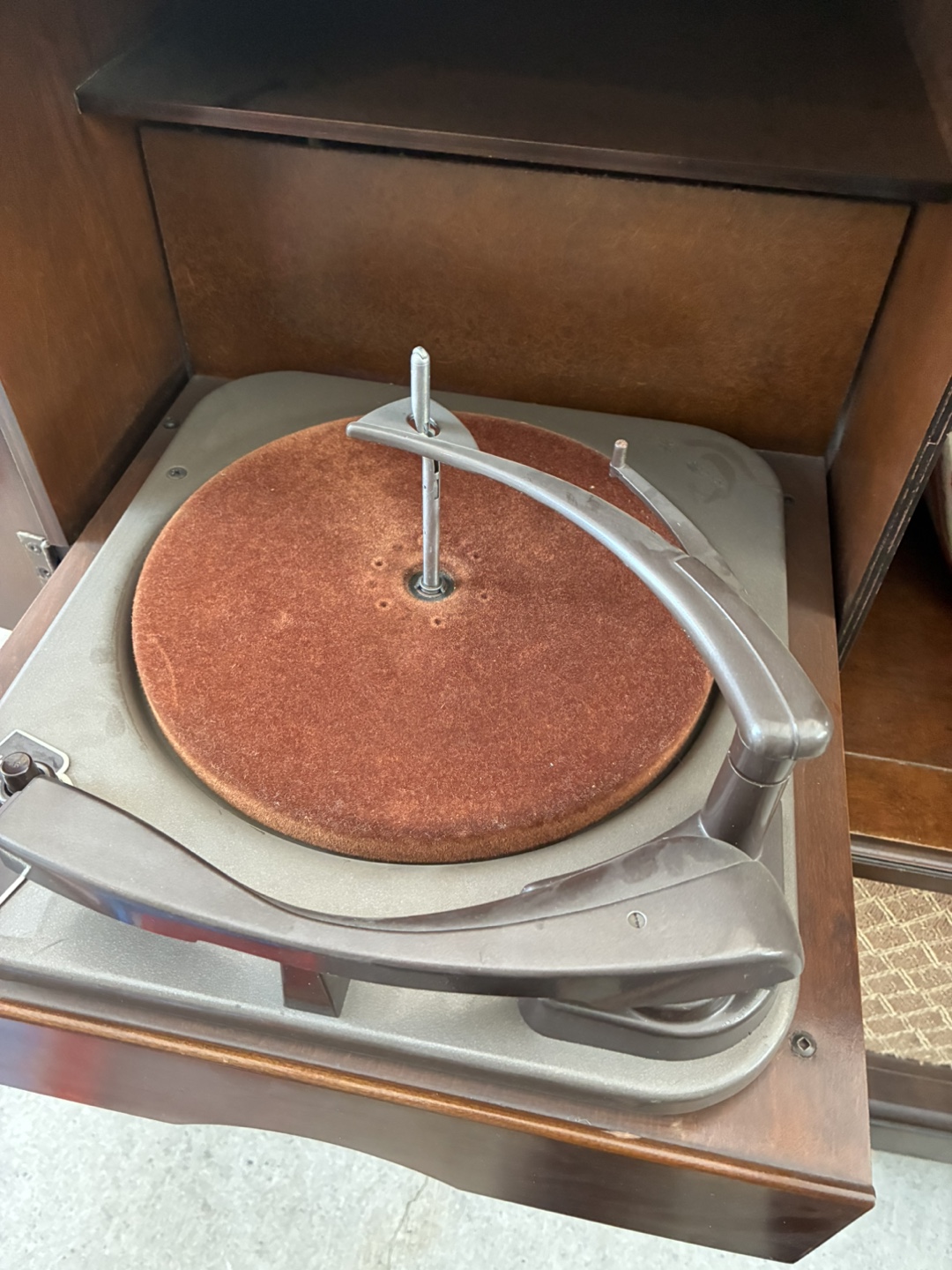 Electrohome Vintage Record Player Cabinet - photo 3