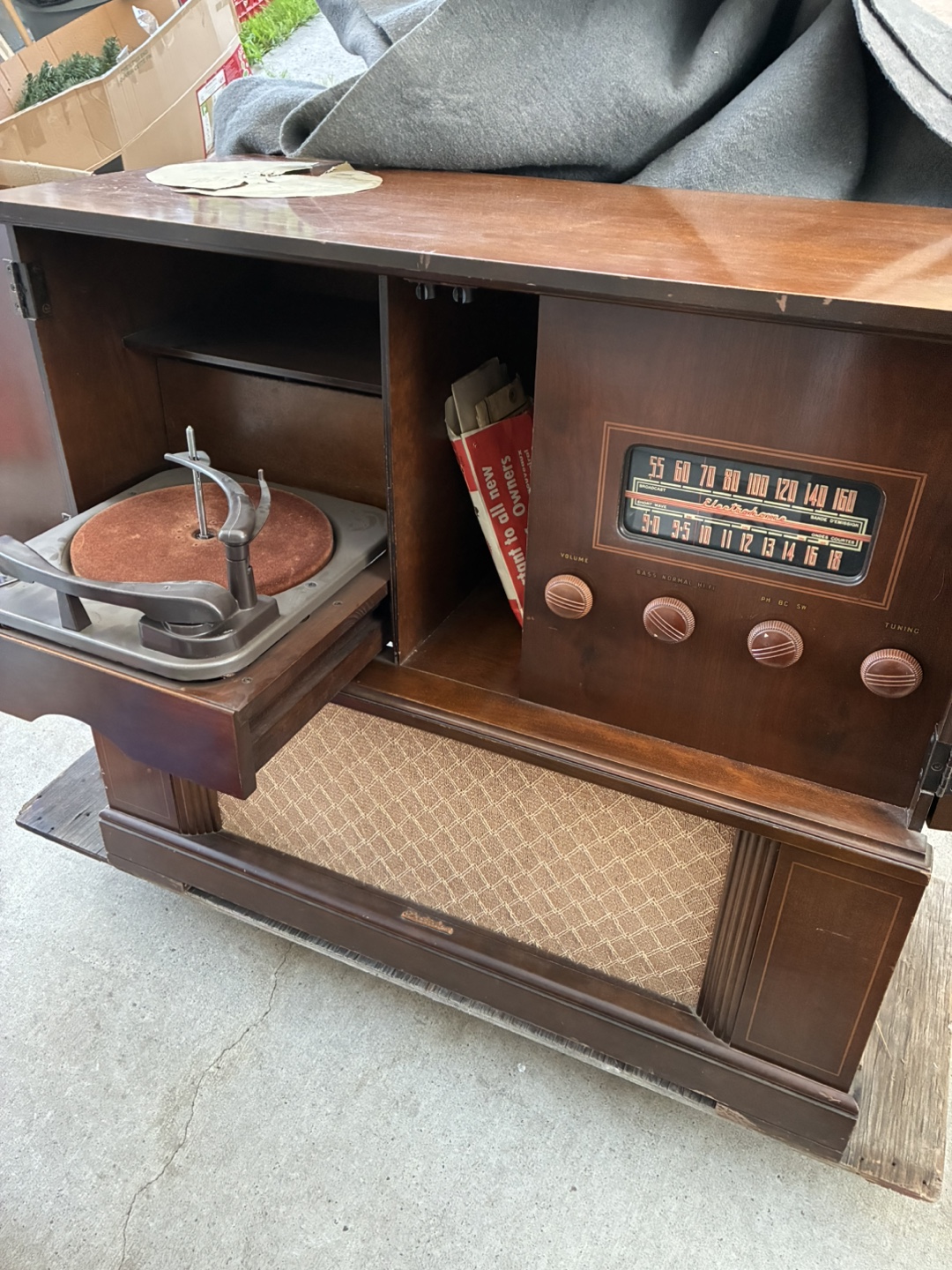 Electrohome Vintage Record Player Cabinet - photo 2