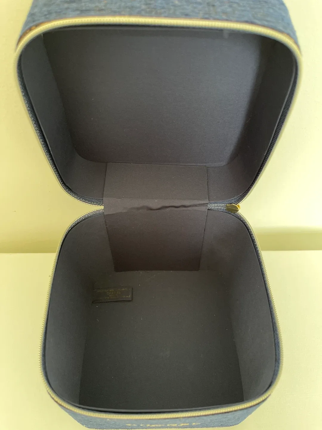 Chanel Beauté Denim Vanity Case 🥕 image indicator(5)