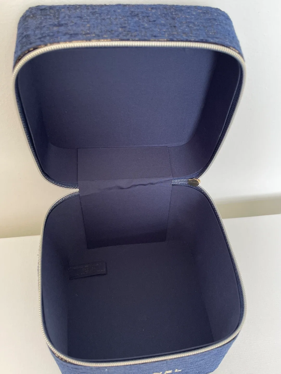 Chanel Beauté Denim Vanity Case 🥕 image indicator(6)