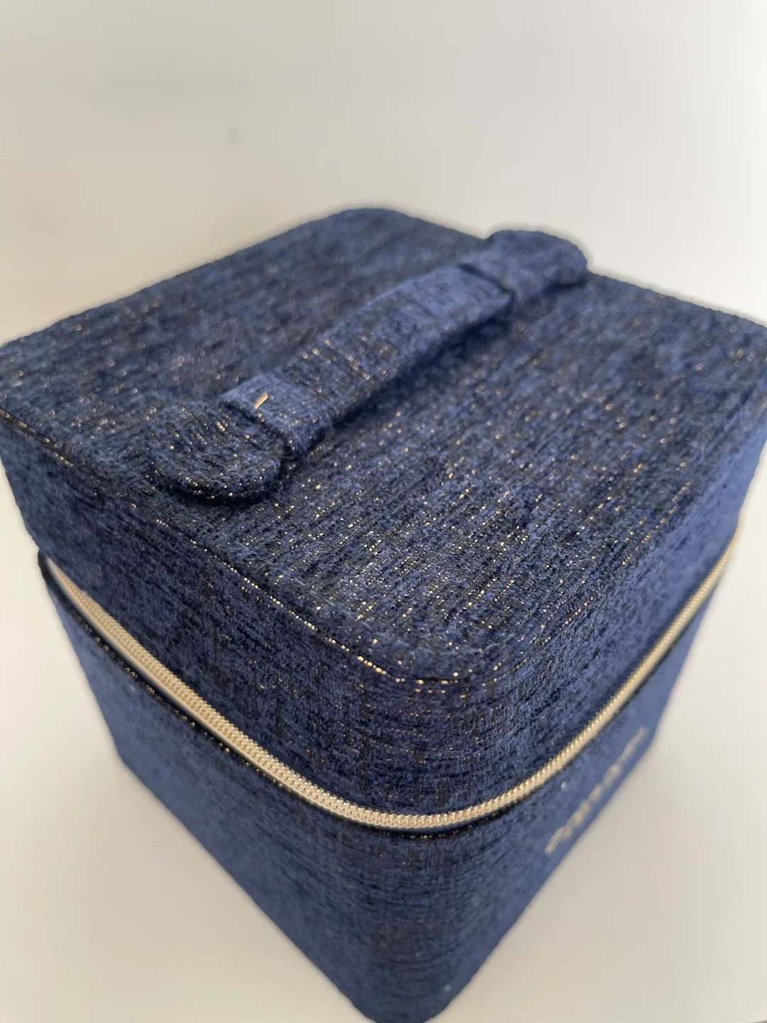 Chanel Beauté Denim Vanity Case 🥕 image indicator(2)