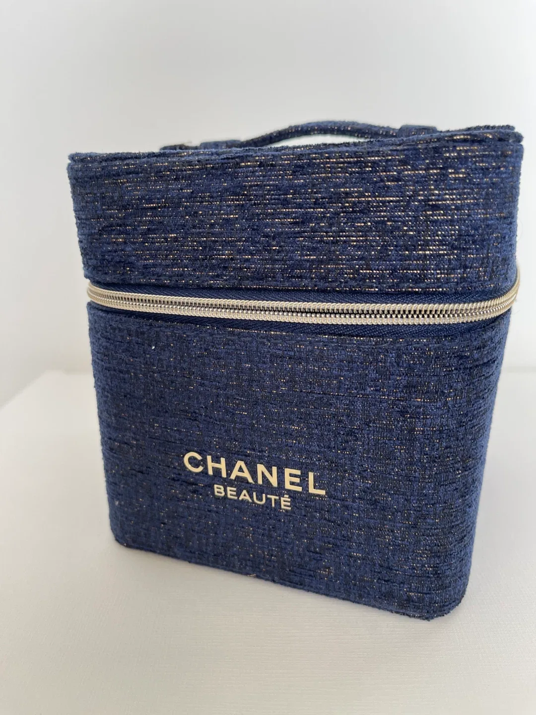 Chanel Beauté Denim Vanity Case 🥕 image indicator(7)