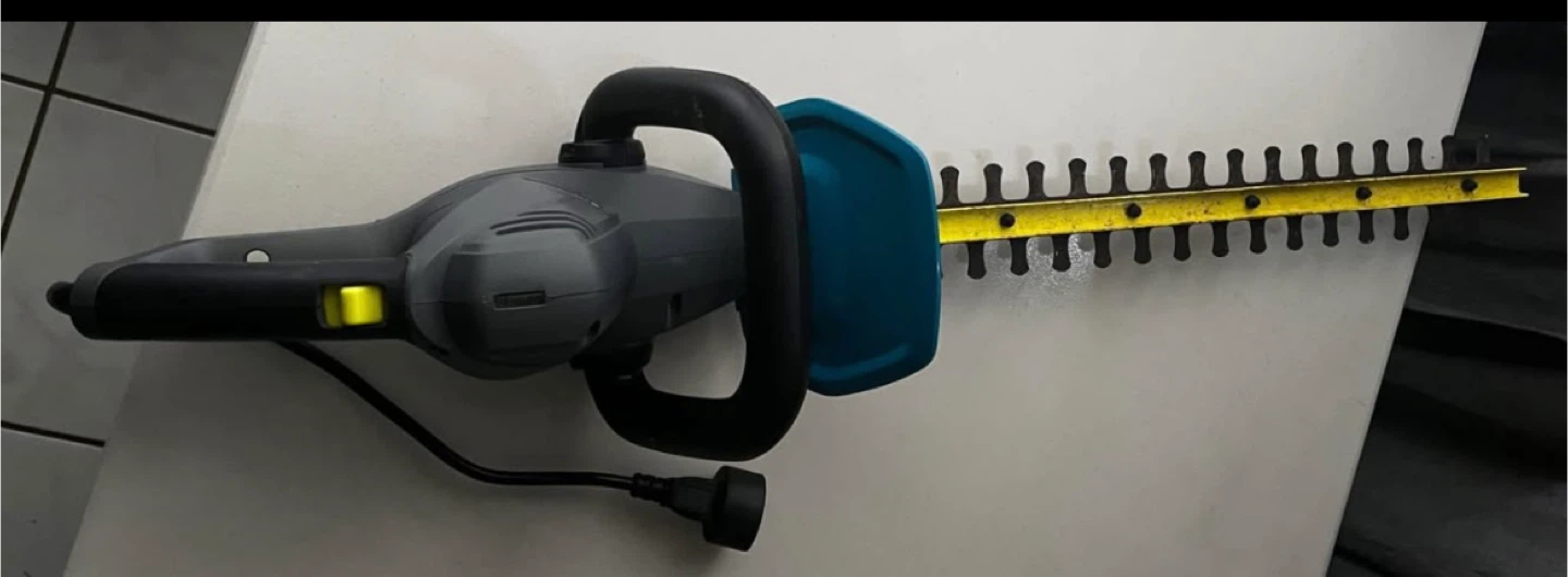 Yardworks Electric Hedge Trimmer - photo 2