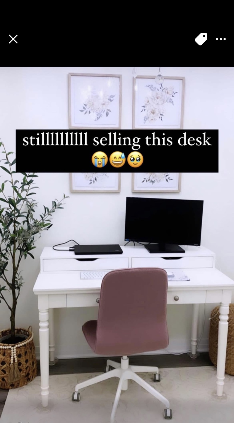 Beautiful wood desk.