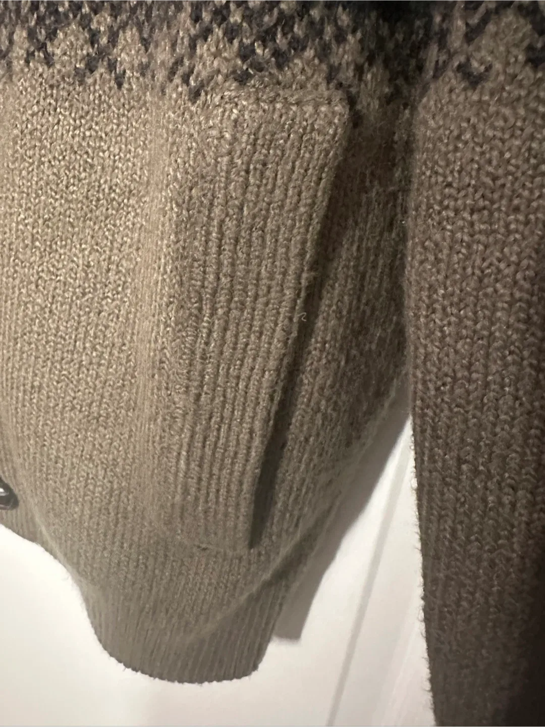 Cozy Cardigan image indicator(3)