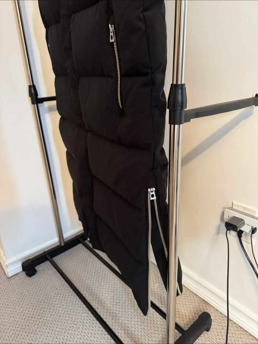 Rudsak Black Puffer Vest image indicator(9)